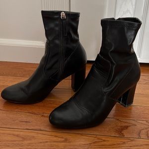 Steve Madden 8M Black Booties